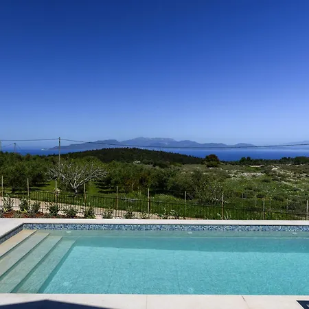 Ariste With Stunning Views Near Fiscardo Villa *