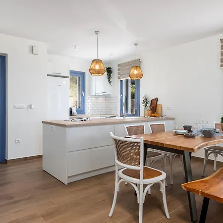 Ariste With Stunning Views Near Fiscardo Villa