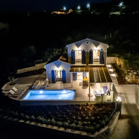 Vilă Ariste With Stunning Views Near Fiscardo *