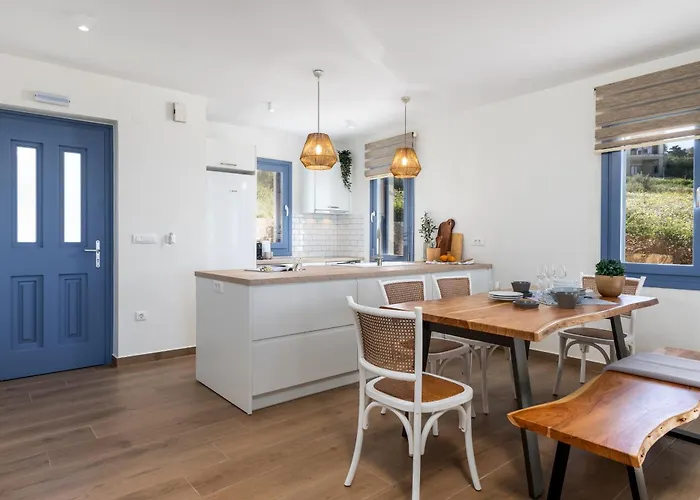 Ariste With Stunning Views Near Fiscardo Villa